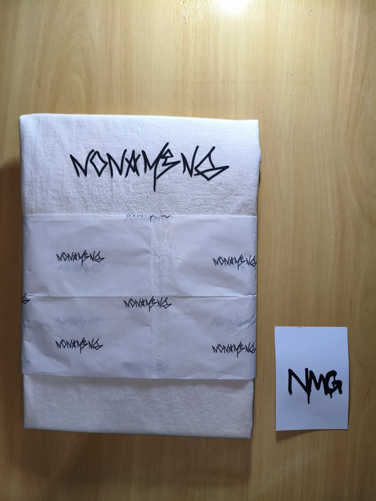 Off-Grid / off-white 