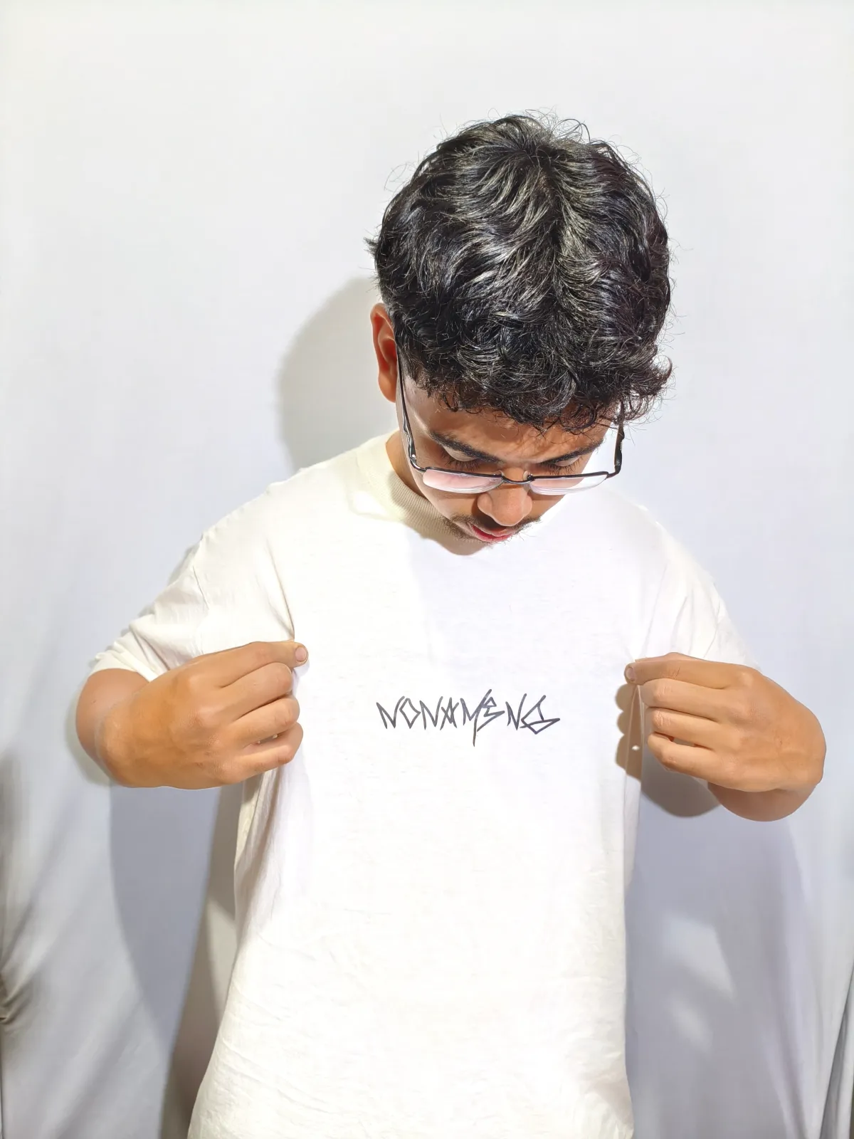 Off-Grid / off-white 